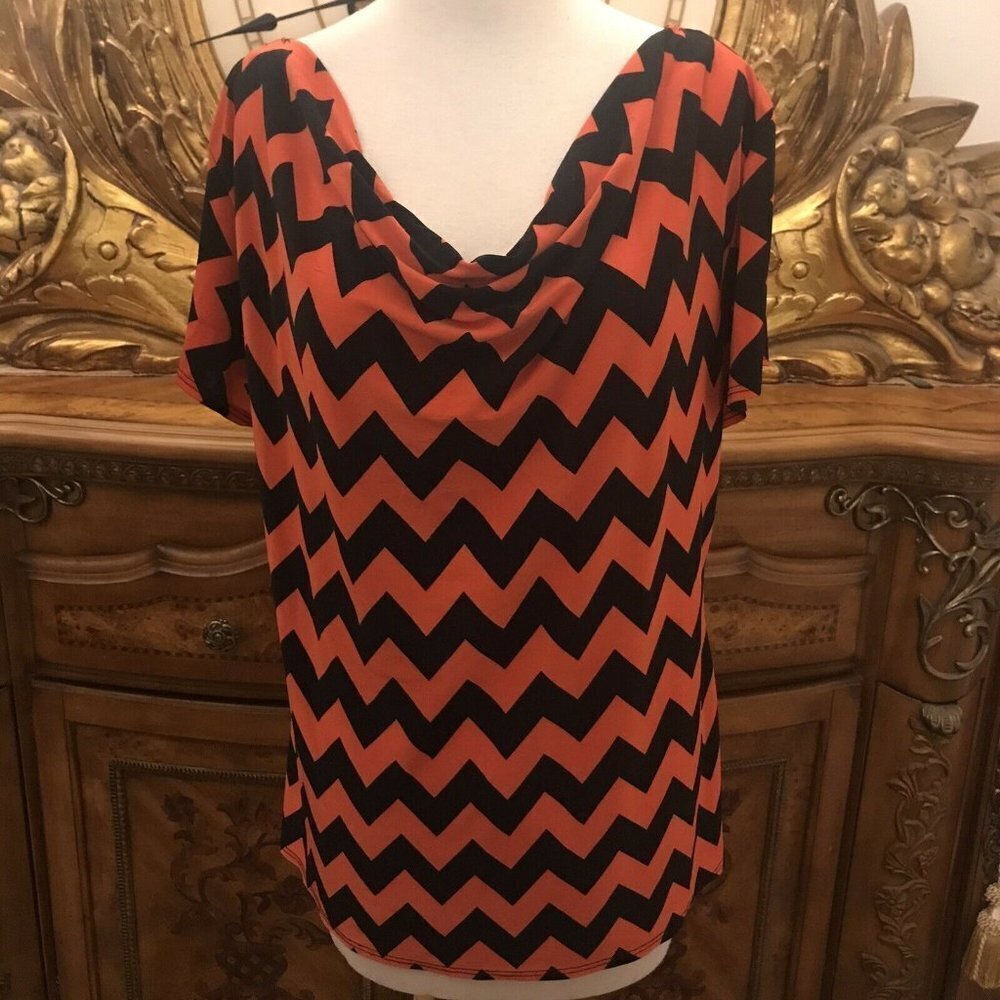 STAR VIXEN. Size XL. Stretch Black and Red Top. Light weight. B17